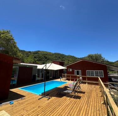 Casa com vista para a natureza e piscina
