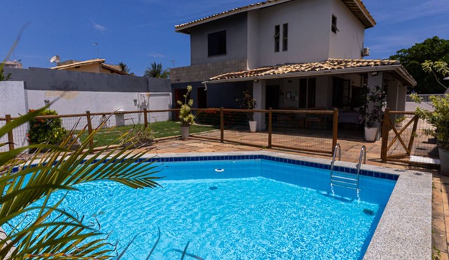 Casa com Wi-Fi, Piscina e Garagem a 550m da Praia