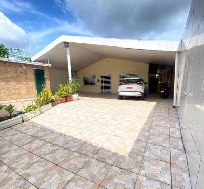 Casa compartilhada com Quarto e Suite no Parque 10