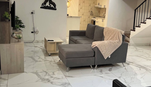 Casa completa 2 habitaciones 2 baños a 7 minutos del aeropuerto y 5 de la ciudad