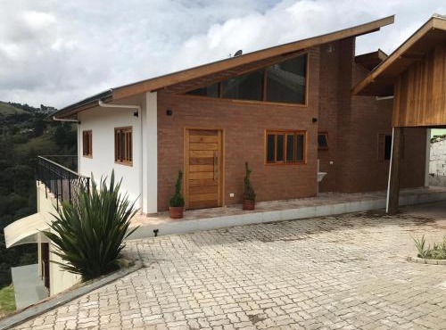 Casa completa com vista próximo ao Capivari