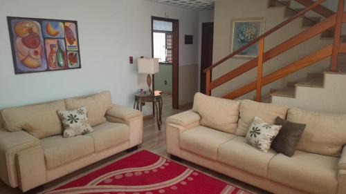 Casa completa com churrasqueira, quintal e hidromassagem próxima ao shopping e centro de Araraquara