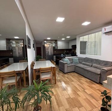 Casa completa e confortável, 15 minutos dá praia