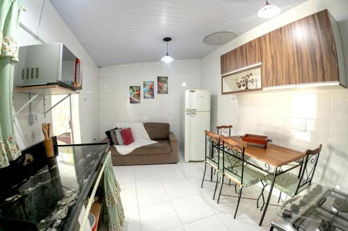 Casa completa perto da praia, 5 hóspedes, churrasqueira