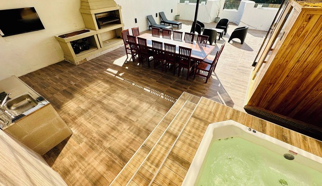 Casa con Terraza Parrilla Jacuzzi Sauna Wifi TV85" AC en Palermo Buenos Aires