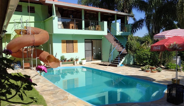 Casa Cond Fechado c/ Churrasqueira, Piscina, Toboágua e Parquinho