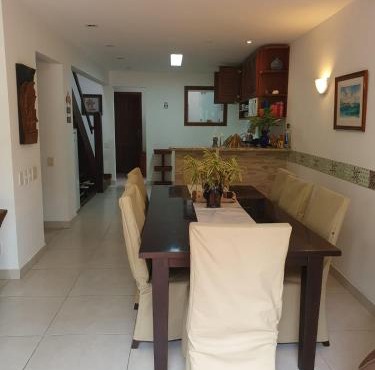 Casa Condomínio com 04 quartos, 200 metros da Praia de Manguinhos