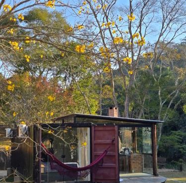 Casa Container com Hidro ao Ar Livre e Vista para a Natureza Miguel Pereira