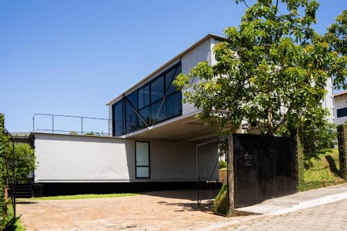Casa Container Moderna com Vista da Natureza em Itajaí