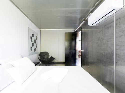 Casa Container Moderna com Vista da Natureza em Itajaí in Itajaí