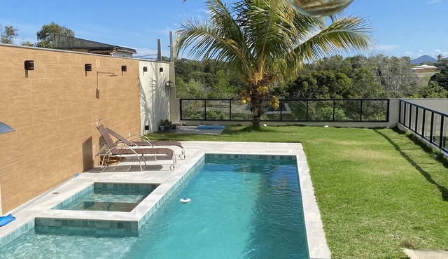Casa de Praia com 3 Suítes Climatizadas e Piscina Incrível