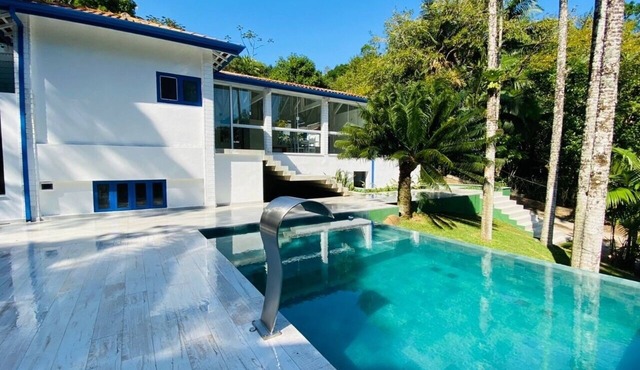 Casa da Mata (Maresias beachfront condominium)