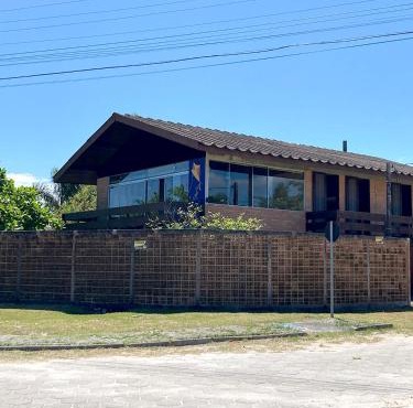 Casa da Pipa, em Pontal de Sul, de frente para o mar