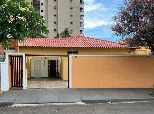 Casa da Vó Loy e seu espaço verde