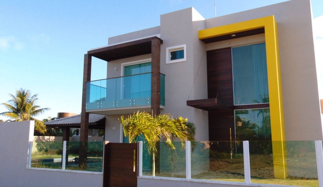 Casa das Palmeiras - 4 suites, swimming pool, 250m from the beach, gated community.