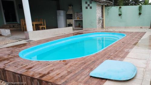Casa de 4 quartos com piscina e churrasqueira