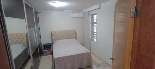 Casa de 4 quartos com piscina e churrasqueira ao lado do aeroporto