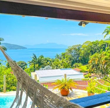 Casa de alto padrão em condomínio fechado