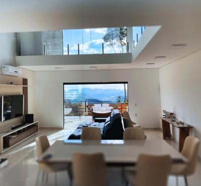 Casa de Alto Padrão com Vista para o Vale e Hidromassagem