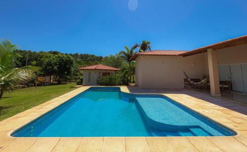Casa de Campo Ampla com Piscina e Churrasqueira
