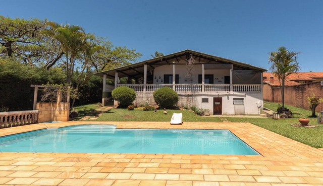 Casa de Campo com Piscina e Lareira em Bragança
