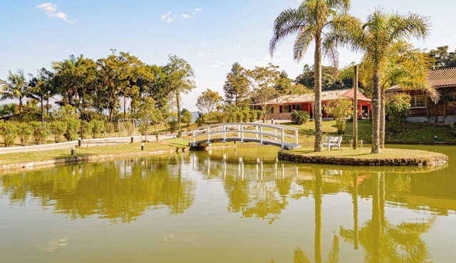 Casa de campo c/lareira, jogos e piscina aquecida