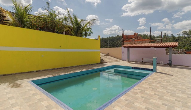 Casa de Campo c Piscina e Churrasqueira no Centro
