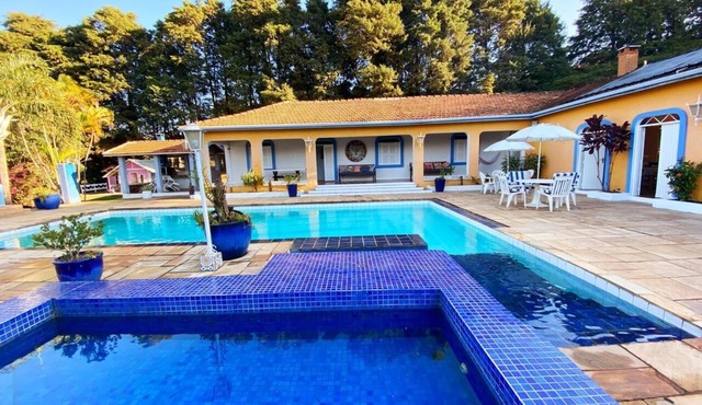 Casa de Campo com Ampla Área de Lazer, Piscina, Mini Campo e Quadra