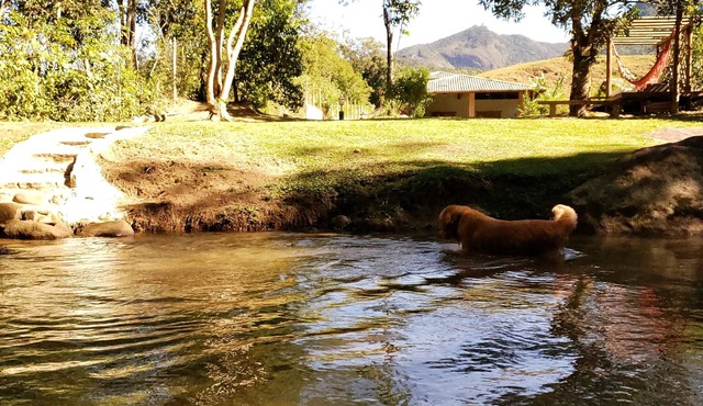 Casa de Campo com Beira rio em Sana