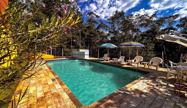 Casa de campo com churrasq e piscina em Emburá/SP