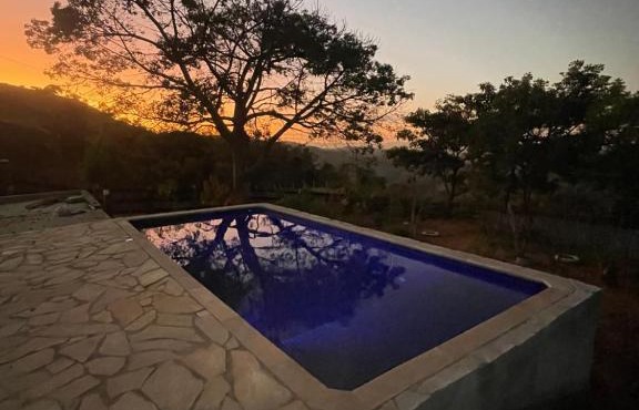 Casa de campo com linda vista p/ as montanhas.