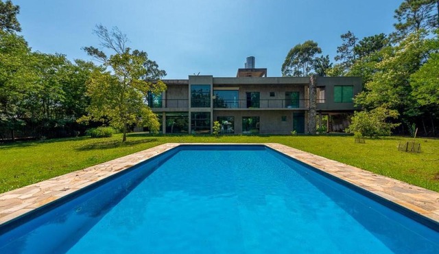 Casa de campo com piscina e natureza São Roque