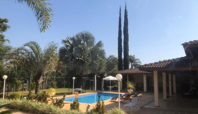 Casa de campo com Piscina churrasqueira e campo de futebol