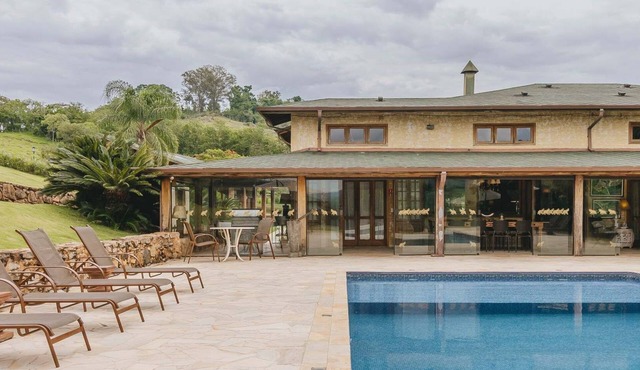 Casa de luxo em Amparo com piscina e churrasqueira