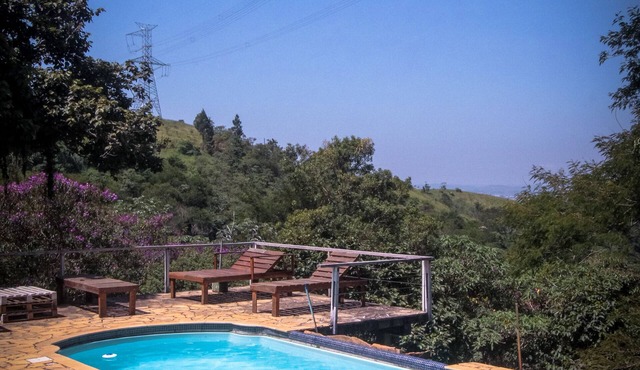 Casa de Pousada Aconchegante com 10 Suítes na Serra de Taubaté , Aceita Pets
