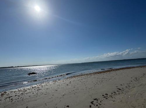 Casa de Praia com Piscina em frente à praia para até 32 pessoas