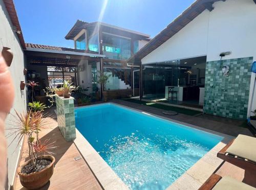 Casa de praia com piscina 30 metros da praia