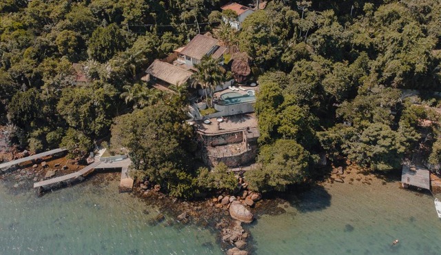 Casa de Vidro com piscina - costeira Paraty Mirim