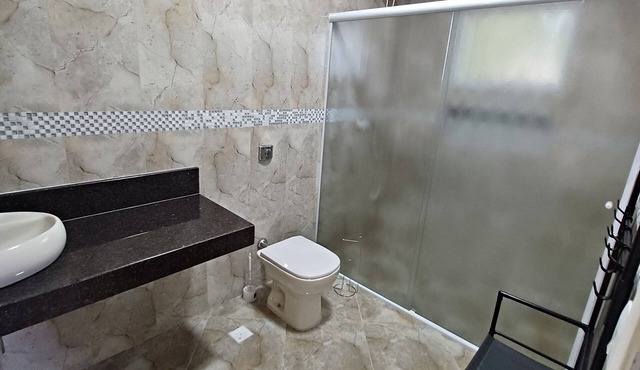 Casa Dentro do Condomínio Parque Suíça, Acomoda 21 Pessoas