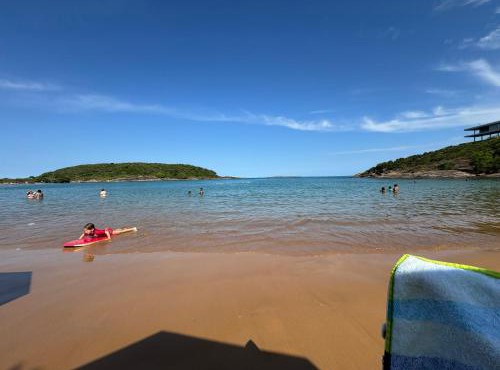 Casa Duplex Climatizada a 50 mts da Praia Bacutia Melhor praia de Guarapari