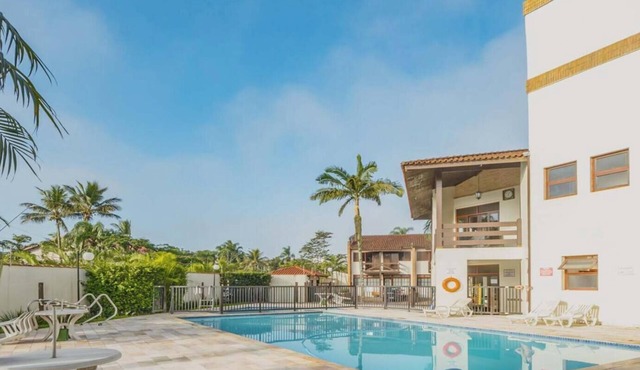 Casa em Bertioga com piscina e área de lazer