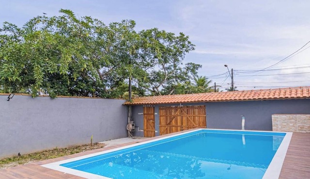 Casa em Bertioga com piscina a 700m da praia