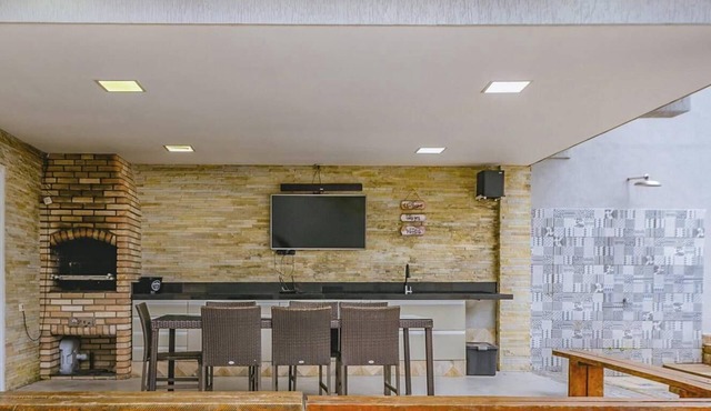 Casa em Bertioga com Piscina e Churrasqueira