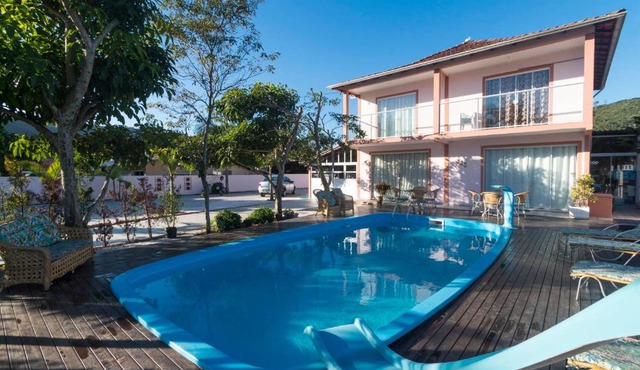 Casa em Bombinhas com piscina
