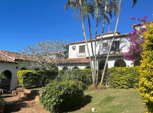 Casa em condomínio a 50mt da praia dos ossos