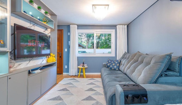 Casa em condomínio com 2 vagas
