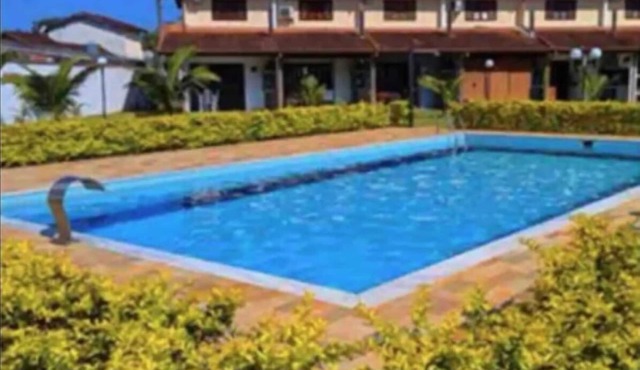Casa em condomínio fechado com portaria 24 hrs. Piscina e Wi-fi Fibra