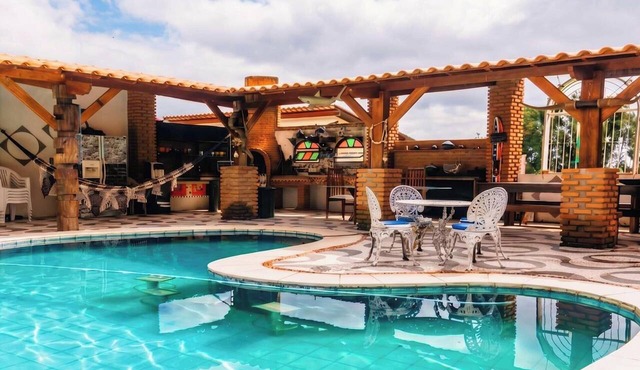 Casa em Gravata com Piscina e Churrasqueira