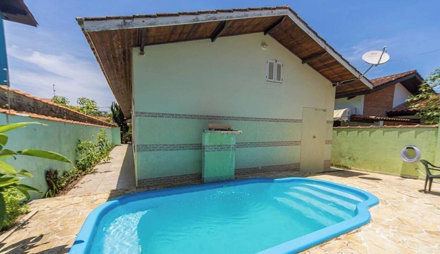 Casa em Itanhaem com Piscina a 100m da Praia