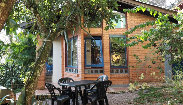 Casa em meio a natureza e em frente a praia PR7688
